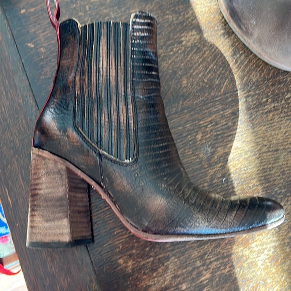 Freebird Heeled Boots - Picture 4 of 9